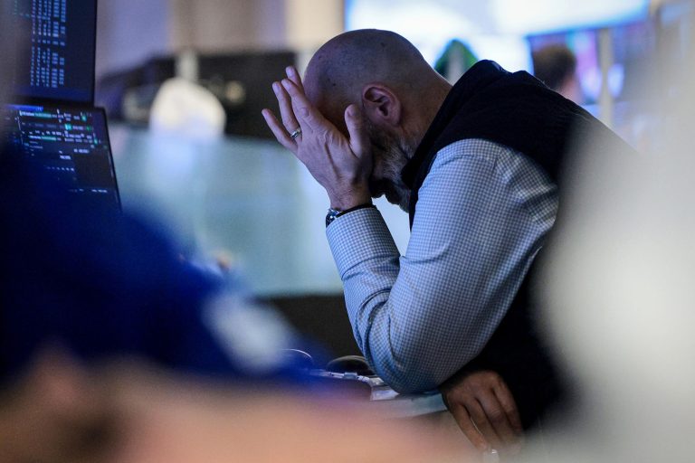 Markets plunge and U.S. oil hits $100 as Trump's attempt to reassure Wall Street fails